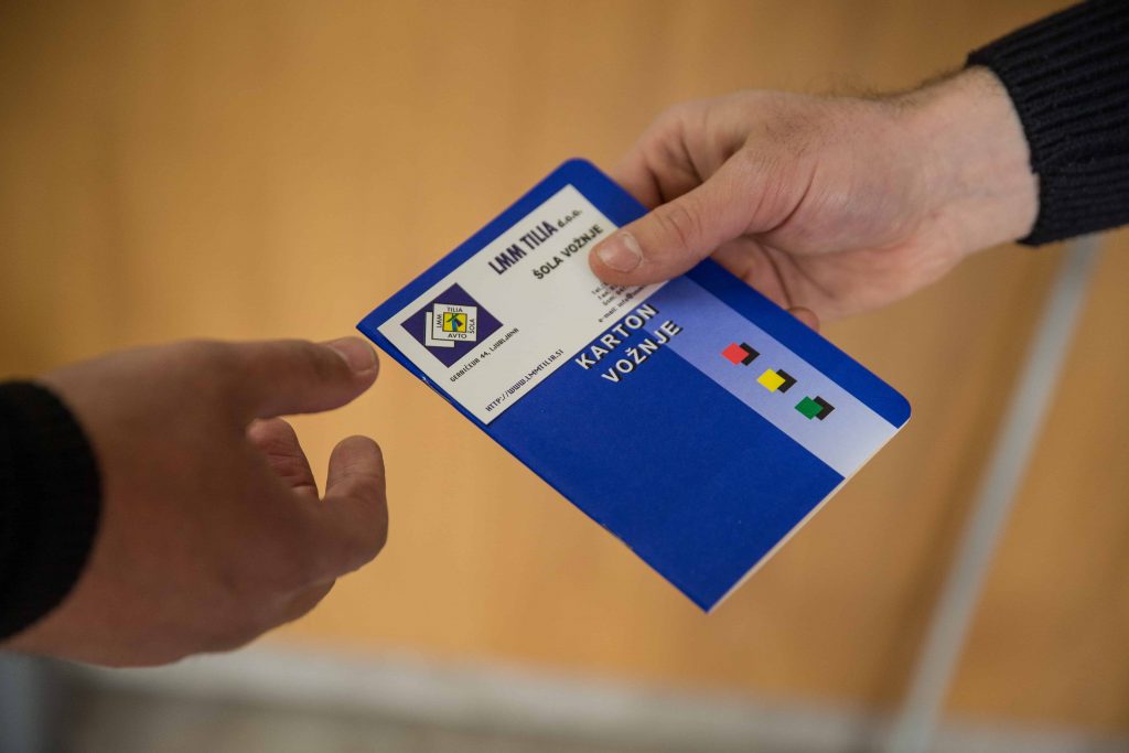 predaja kartoncka kartoncek voznje vpis prepis avtosole pogoji menjava vozniskega dovoljenja